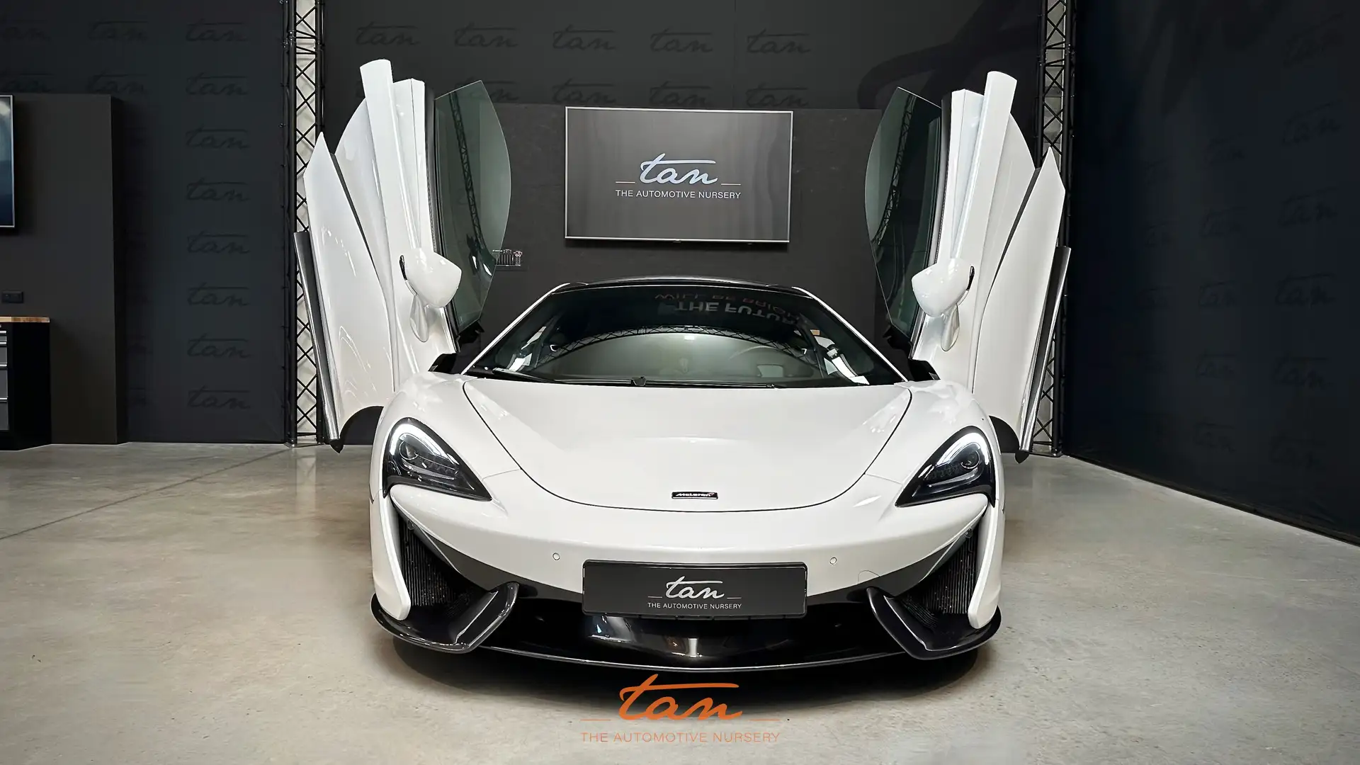 맥라렌 570 Sport Coupe 2019 흰색 사진 3