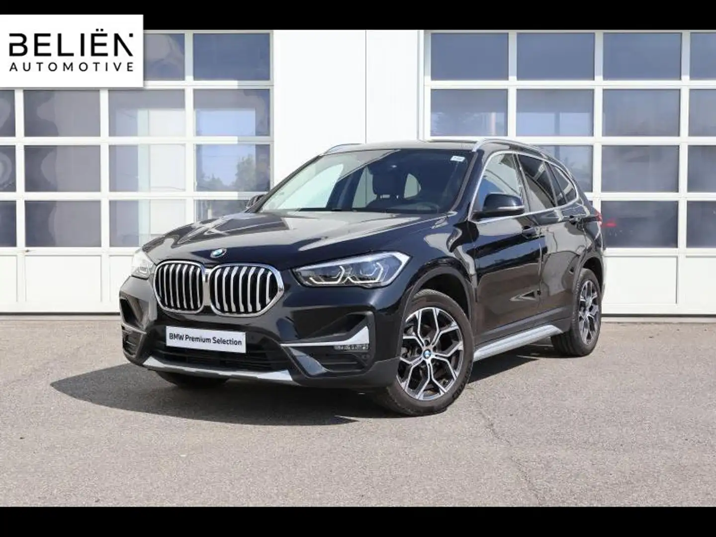 BMW X1 F48 X1 sDrive18i X-Line Zwart - 1