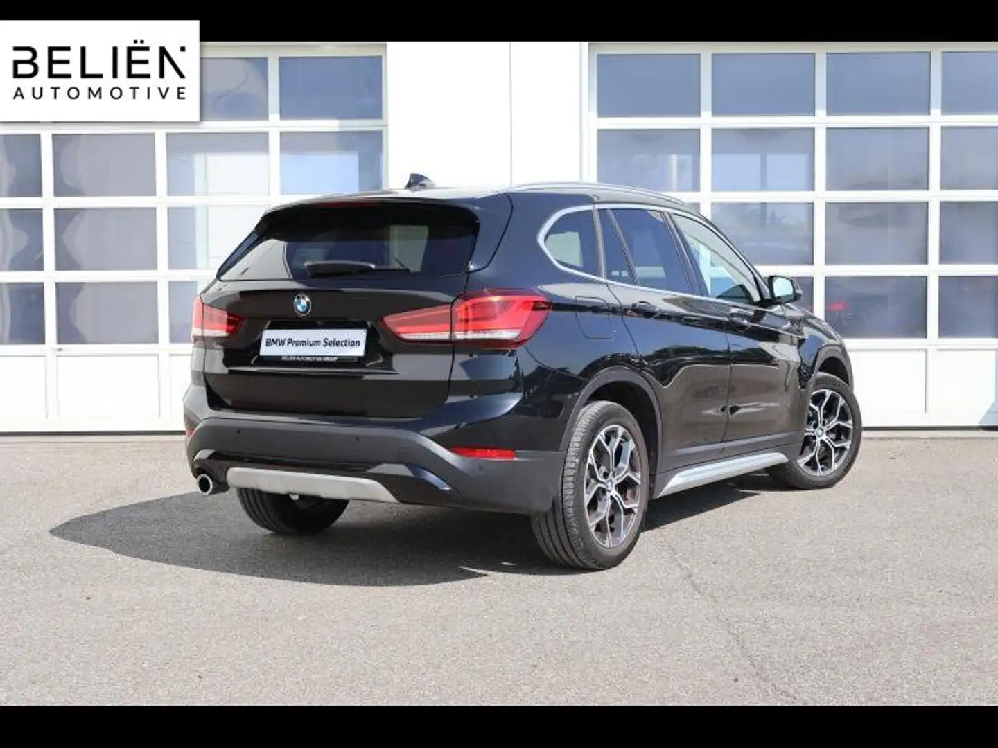 BMW X1 F48 X1 sDrive18i X-Line Zwart - 2