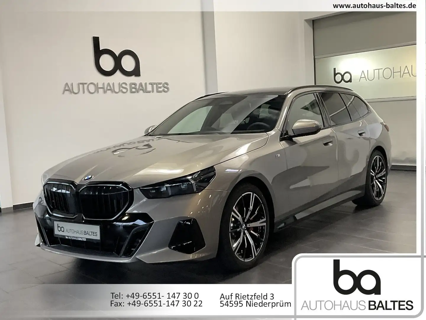 BMW 520 520i Touring M Sport Pro 20/Pano/DrivPl/Park/AHK Grau - 1