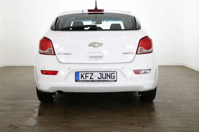 Chevrolet Cruze view 6