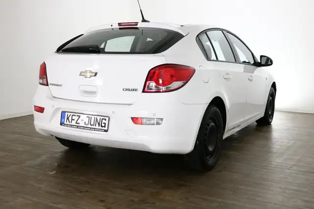 Chevrolet Cruze view 7