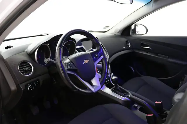 Chevrolet Cruze view 9
