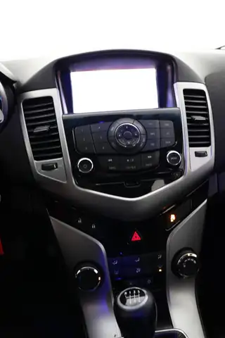 Chevrolet Cruze view 15