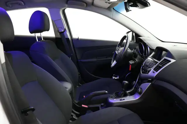 Chevrolet Cruze view 12