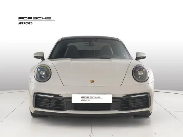 Porsche 911 view 8