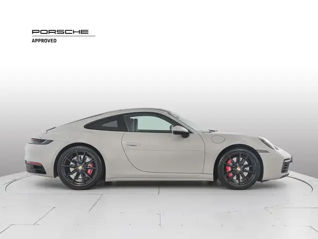Porsche 911 view 6