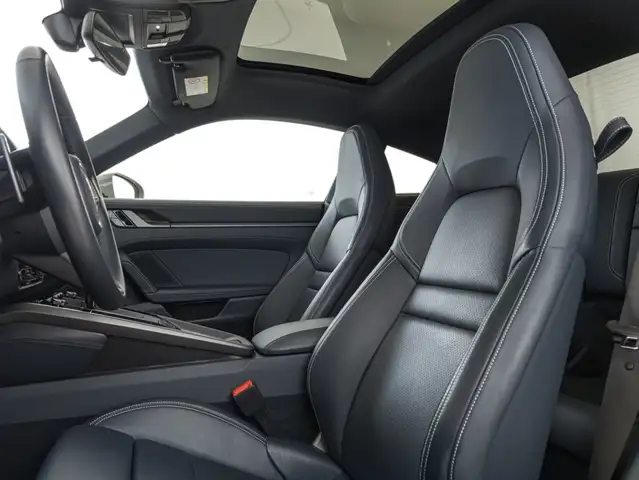 Porsche 911 view 12