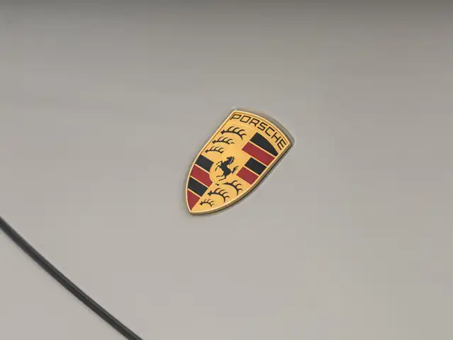 Porsche 911 view 10