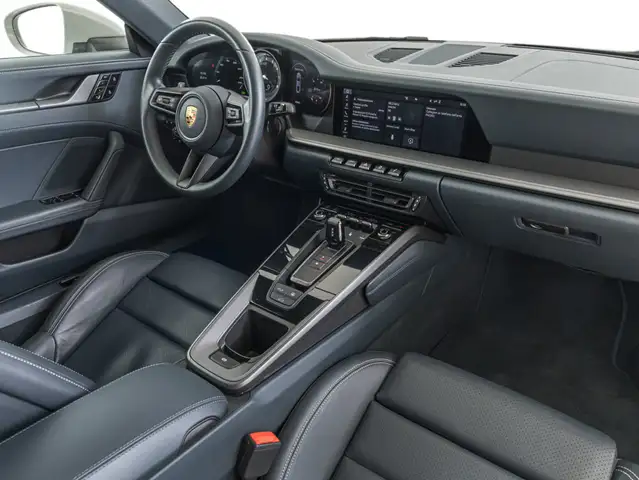 Porsche 911 view 11