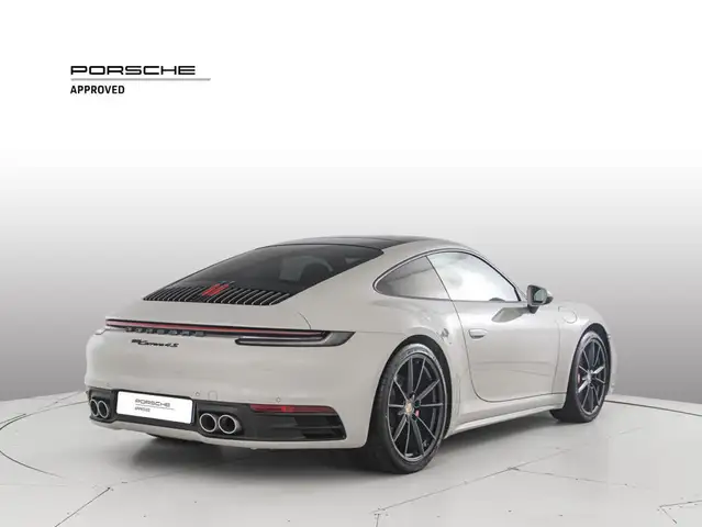 Porsche 911 view 5