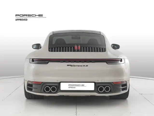Porsche 911 view 4
