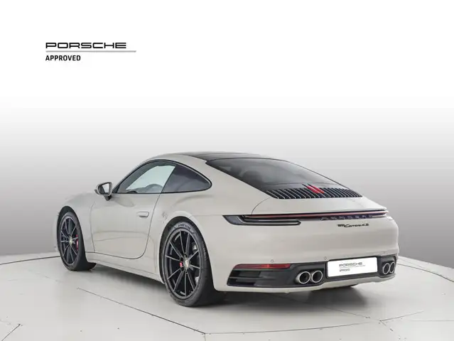 Porsche 911 view 3