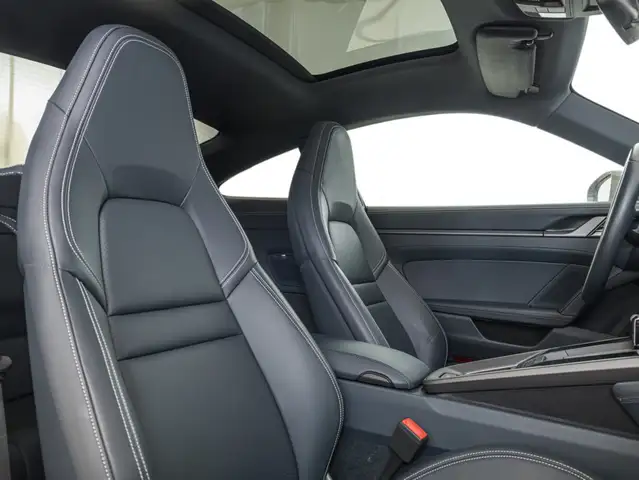 Porsche 911 view 14