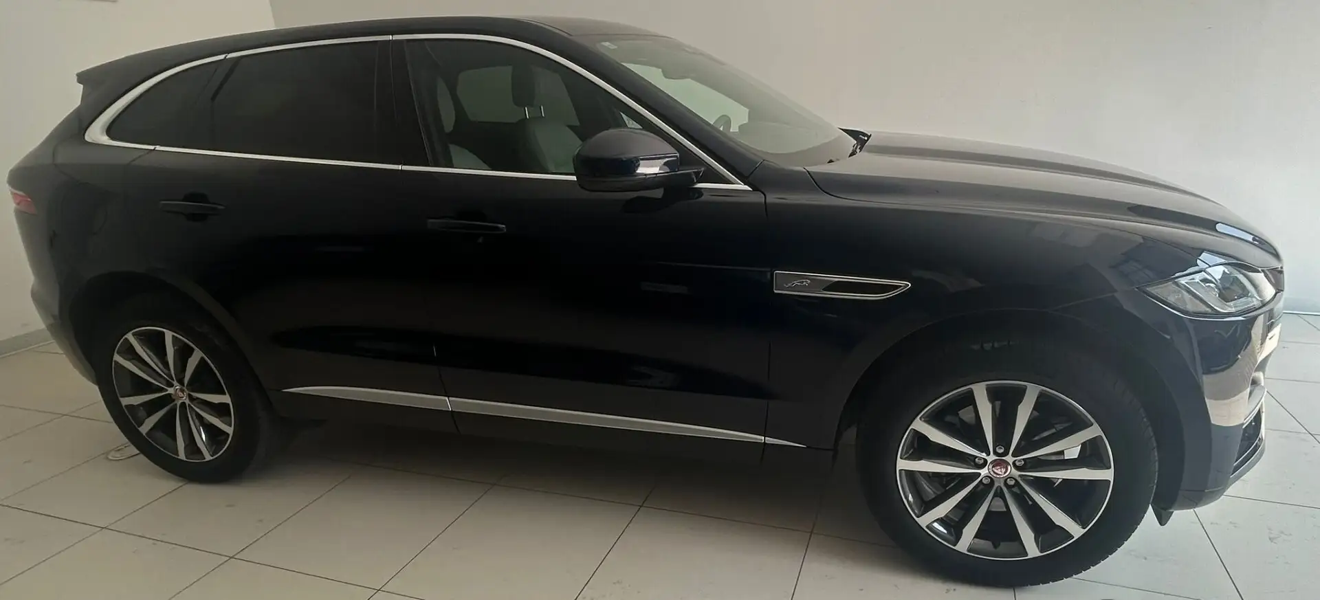 Jaguar F-Pace 2.0 D 163 CV AWD aut. SE Bleu - 2