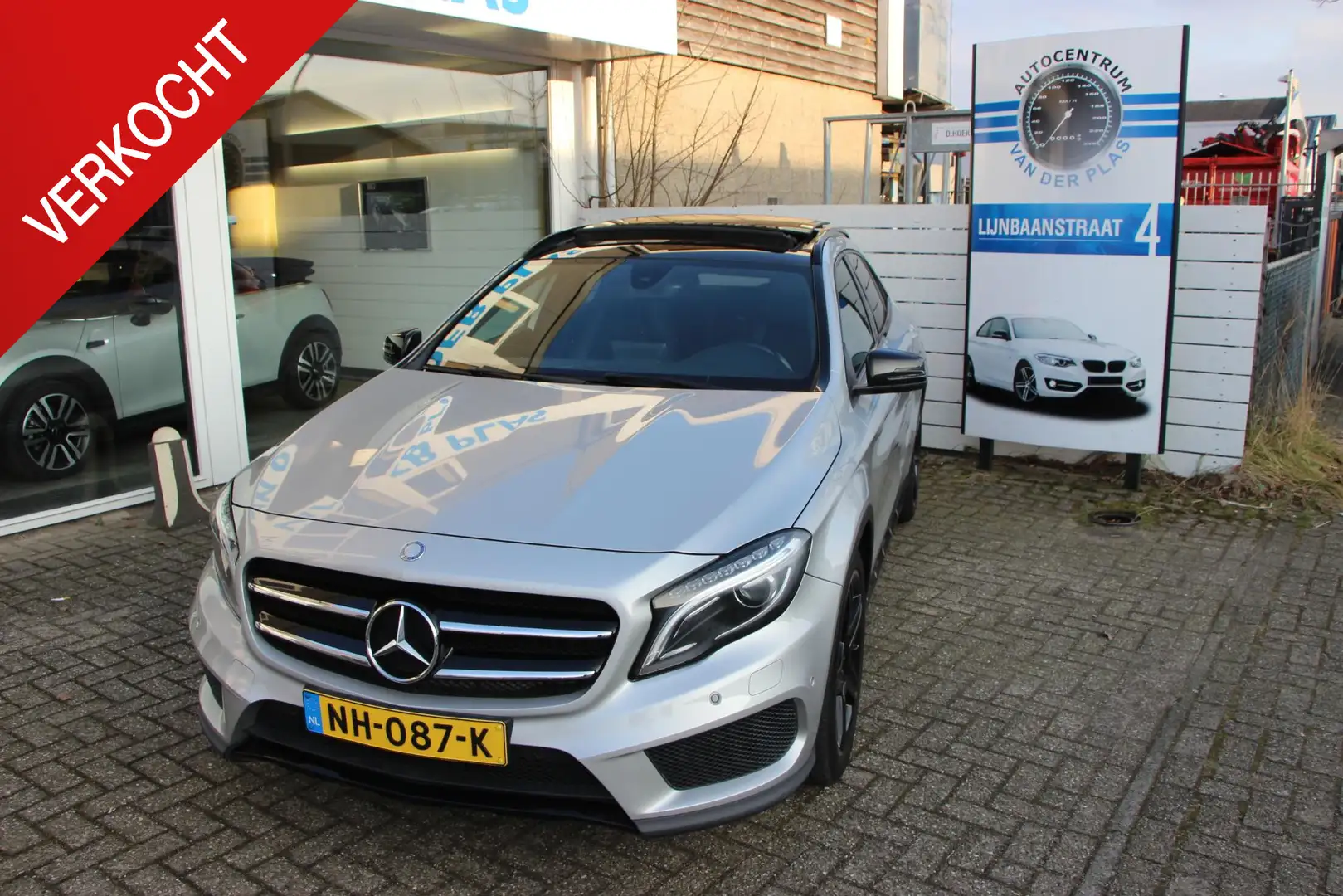 Mercedes-Benz GLA 180 Ambition AMG Line Gris - 1