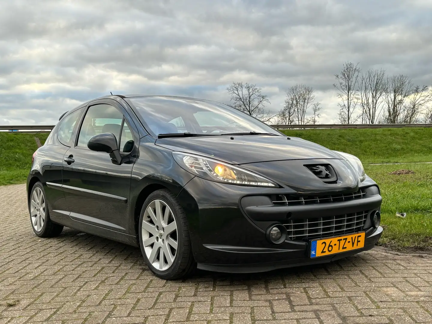 Peugeot 207 1.6-16V T Féline + Carplay/Android Auto Zwart - 1