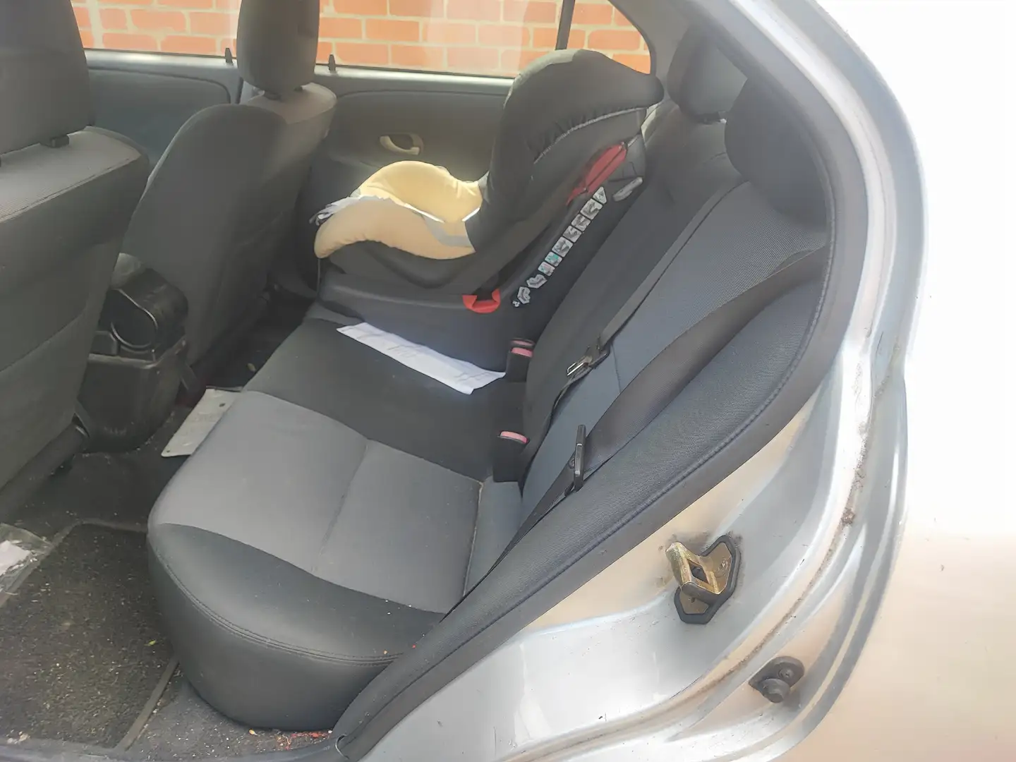 Mitsubishi Carisma 1.9 Turbo Di-D HP Comfort Exe Argento - 2