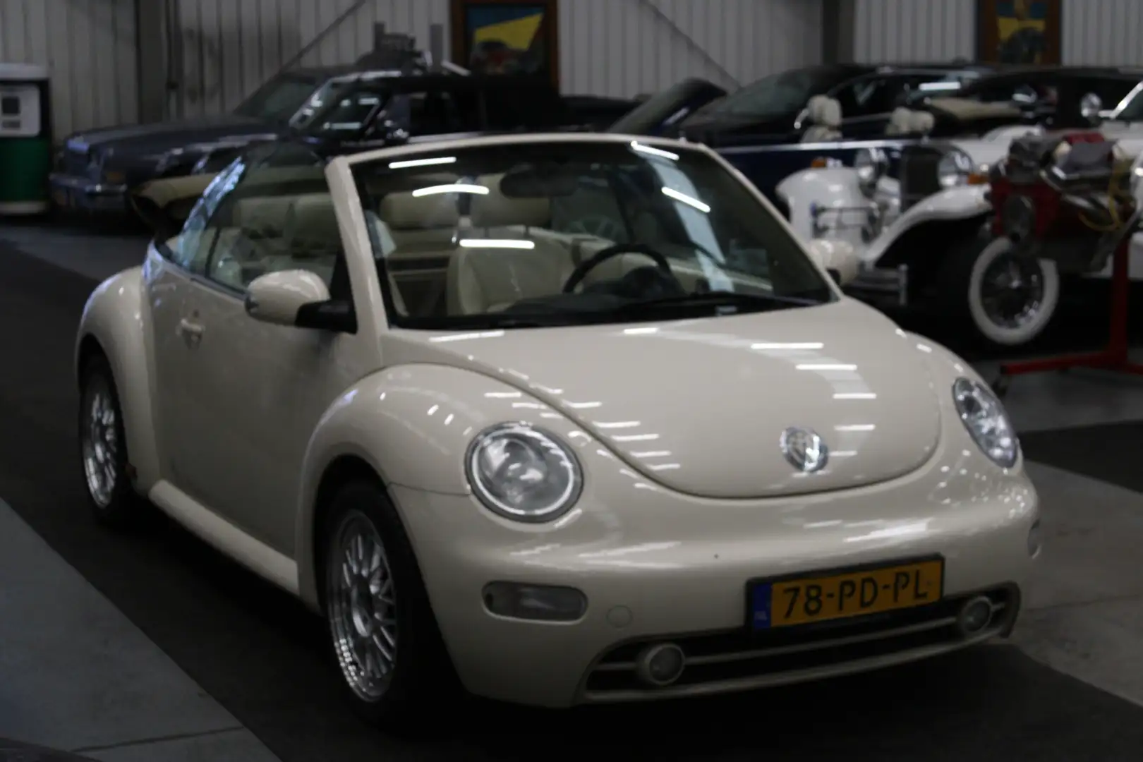 Volkswagen New Beetle Cabriolet 2.0 Automaat Airco, Cruise Control, Stuu bež - 2