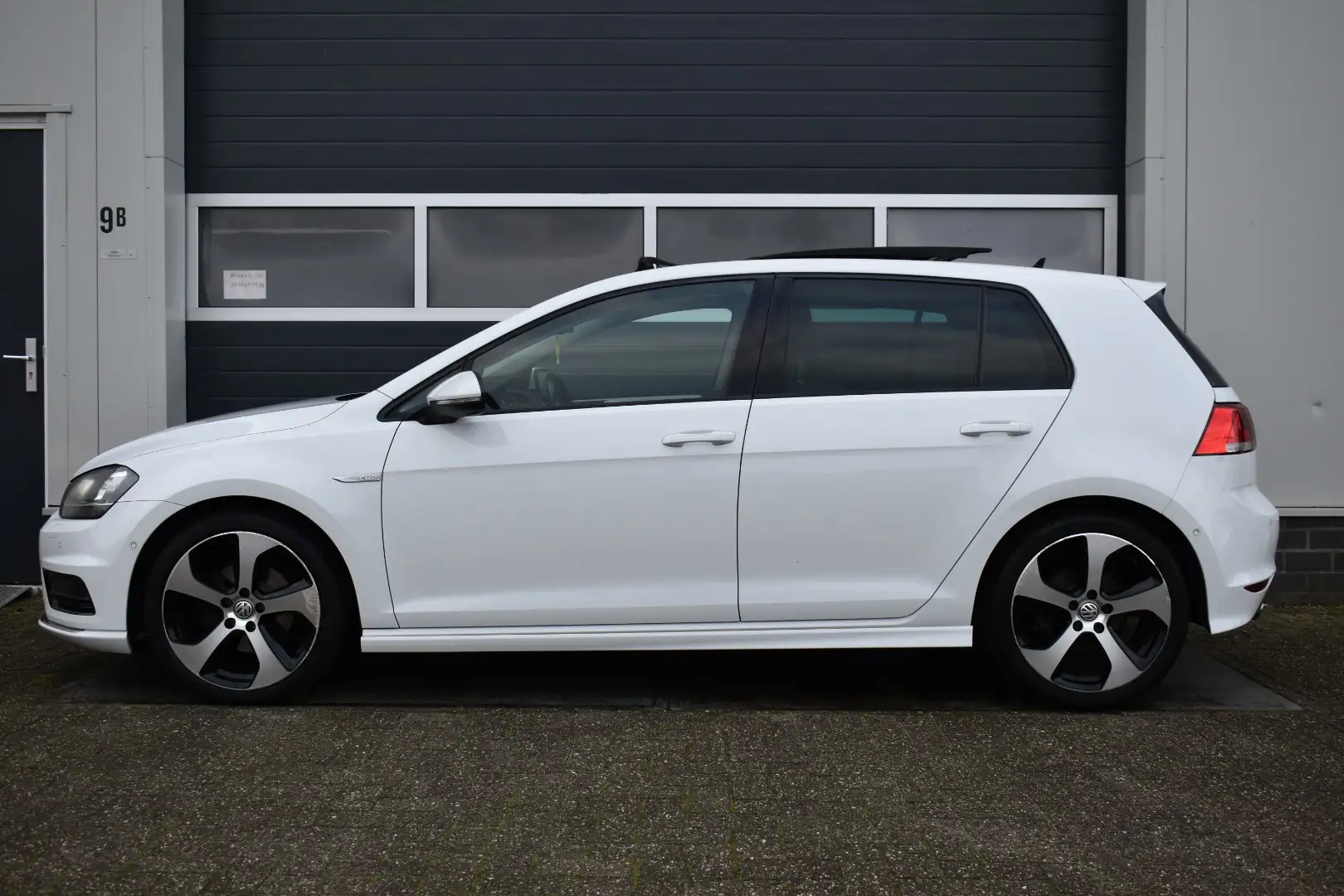 Volkswagen Golf 1.4 TSI Highline R-line Wit - 2