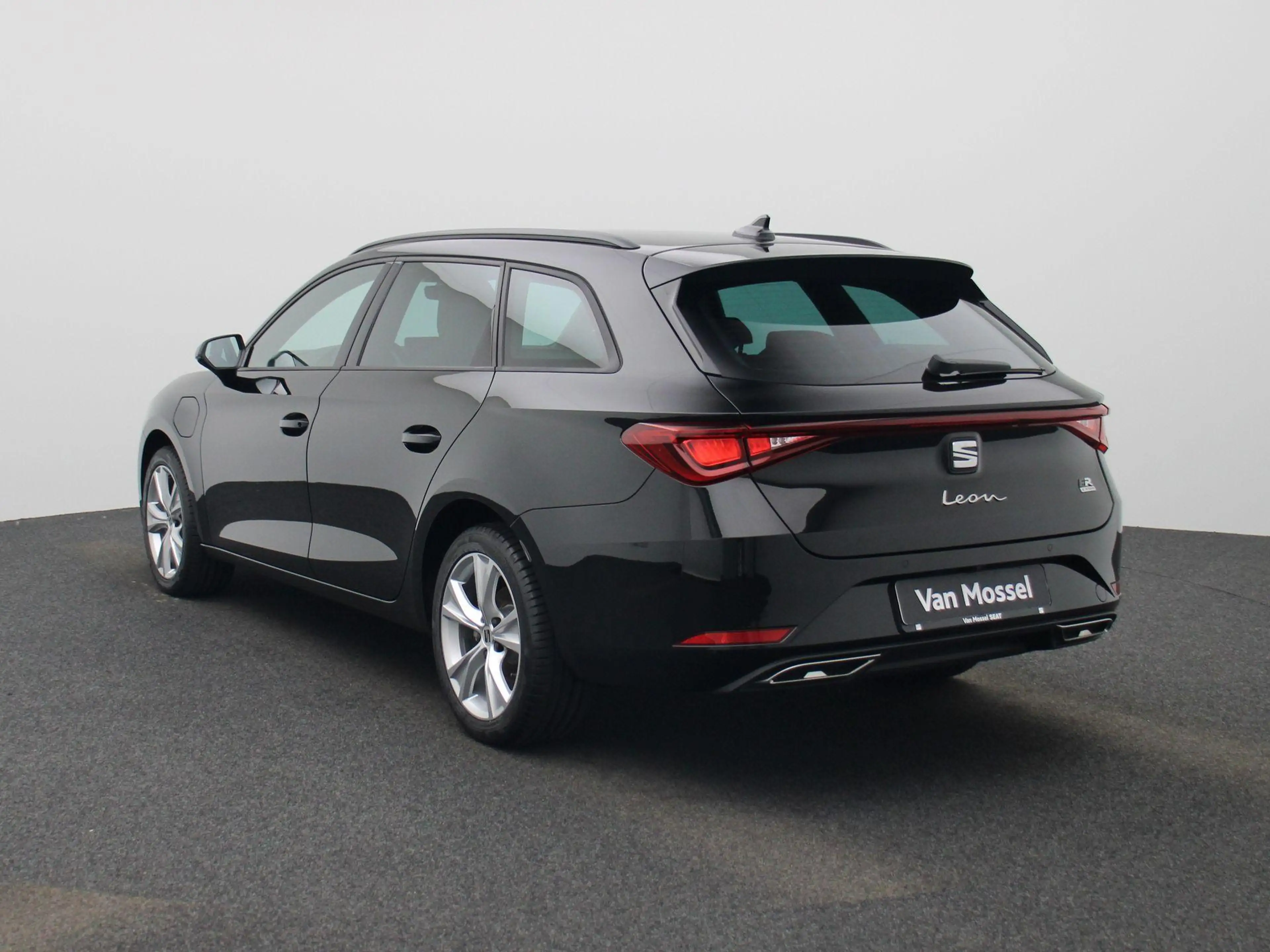 SEAT Leon e-Hybrid Sportstourer 1.5 TSI FR Business 204 PK | Automaat — photo 2