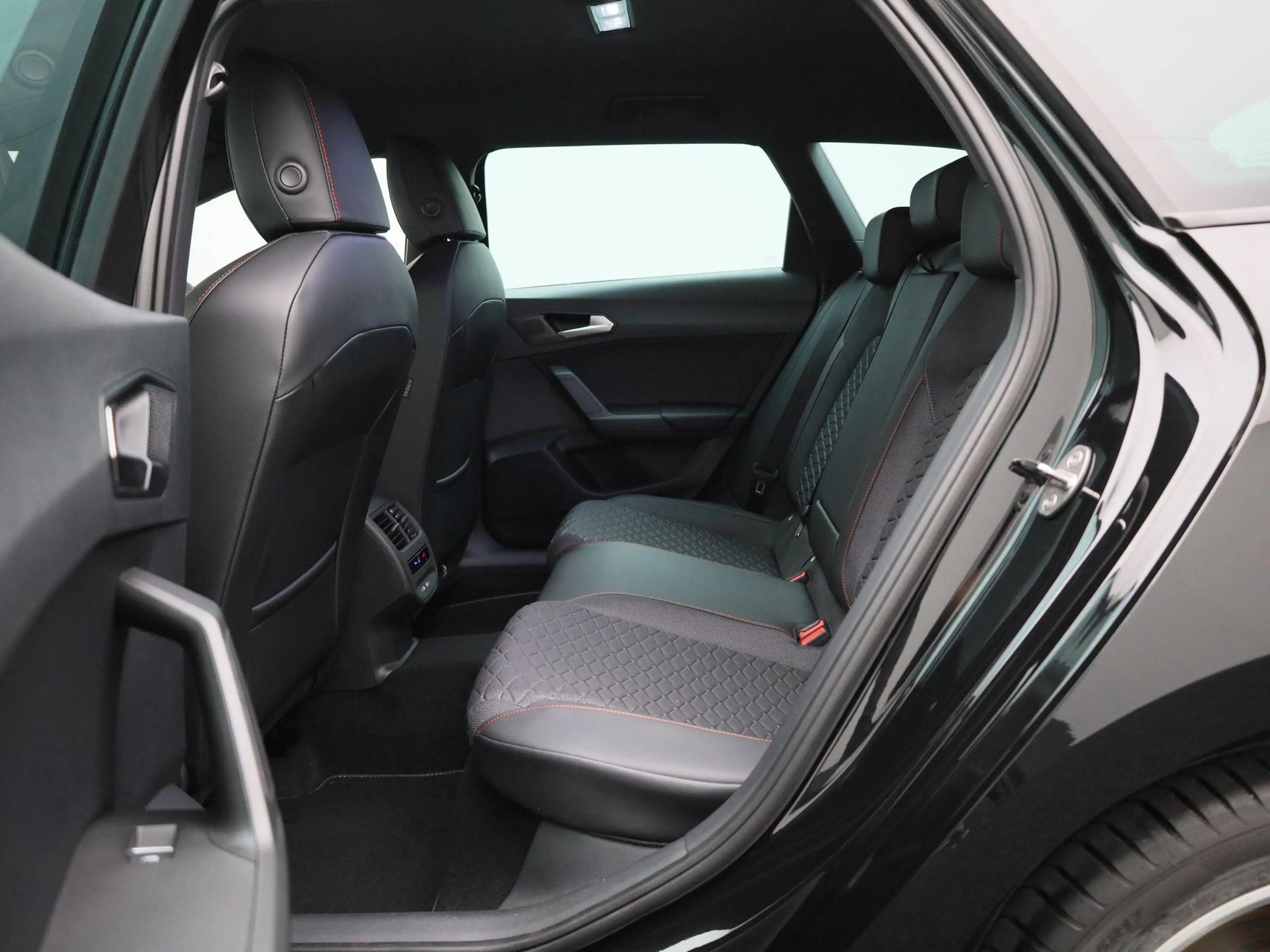 SEAT Leon e-Hybrid Sportstourer 1.5 TSI FR Business 204 PK | Automaat — photo 12
