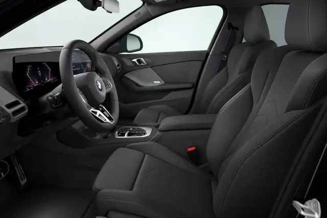 BMW 1 Series view 4