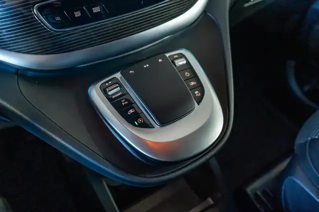 Mercedes-Benz V-Class view 21
