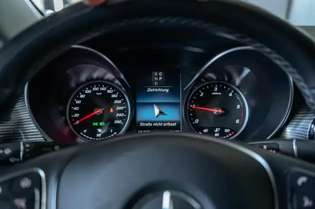 Mercedes-Benz V-Class view 19
