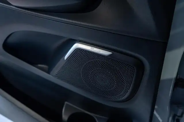 Mercedes-Benz V-Class view 12
