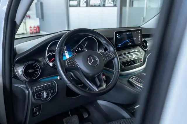 Mercedes-Benz V-Class view 13