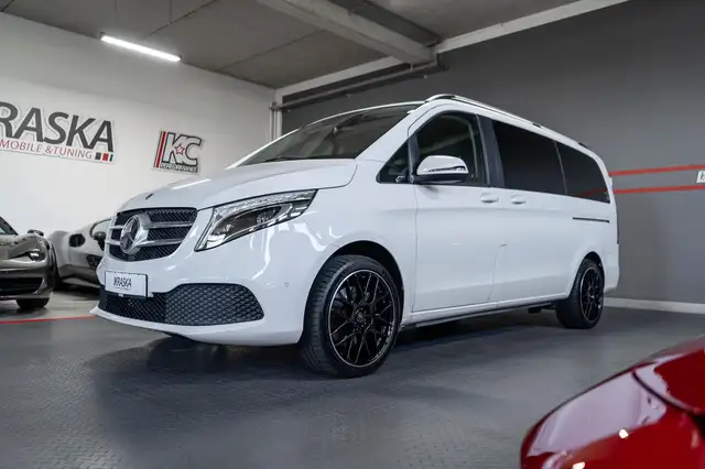 Mercedes-Benz V-Class view 3