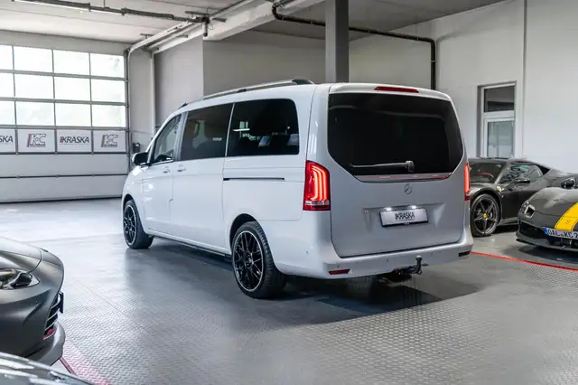 Mercedes-Benz V-Class view 10