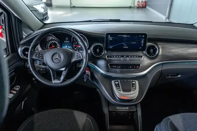 Mercedes-Benz V-Class view 22