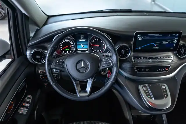 Mercedes-Benz V-Class view 18