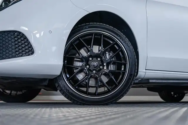 Mercedes-Benz V-Class view 2