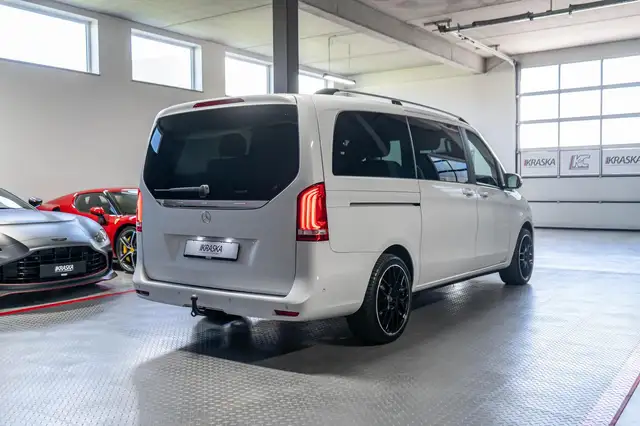 Mercedes-Benz V-Class view 7