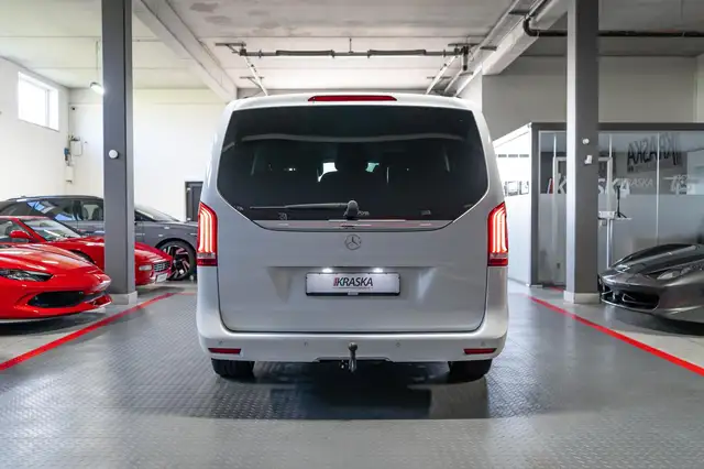 Mercedes-Benz V-Class view 8