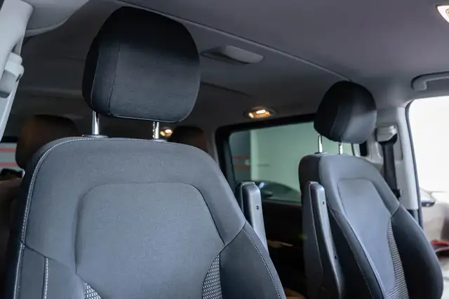 Mercedes-Benz V-Class view 17