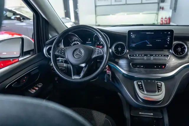 Mercedes-Benz V-Class view 23