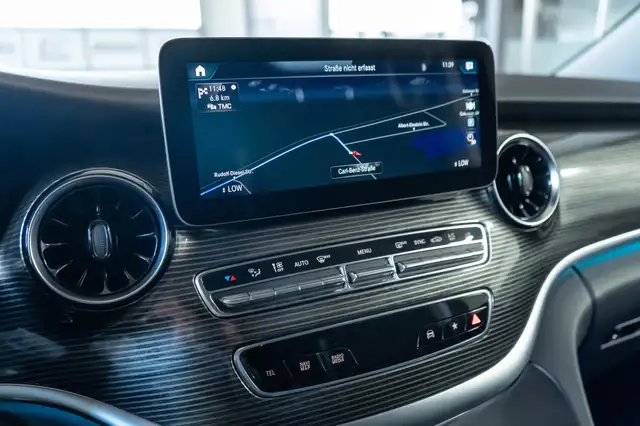Mercedes-Benz V-Class view 20