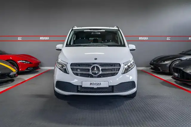 Mercedes-Benz V-Class view 4
