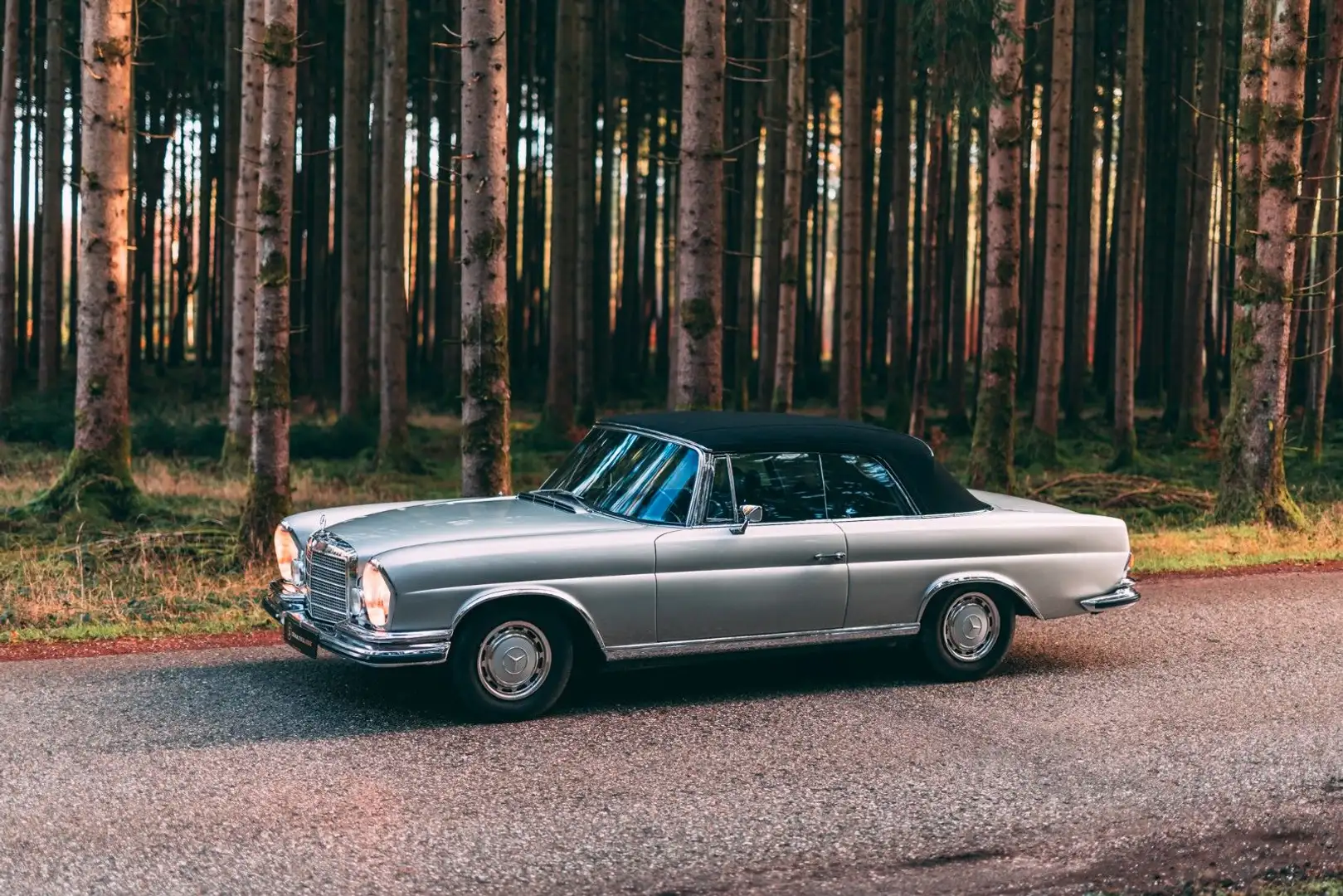 Mercedes-Benz 280 SE 3.5 Cabriolet - Restored, Matching Silber - 1