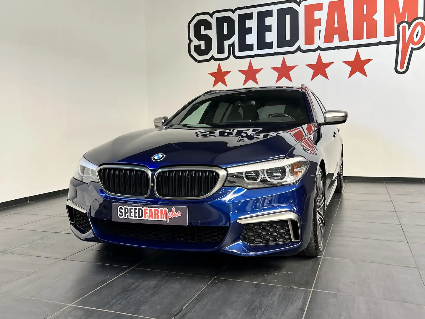 BMW M5 5 Touring d xDrive Modrá - 2