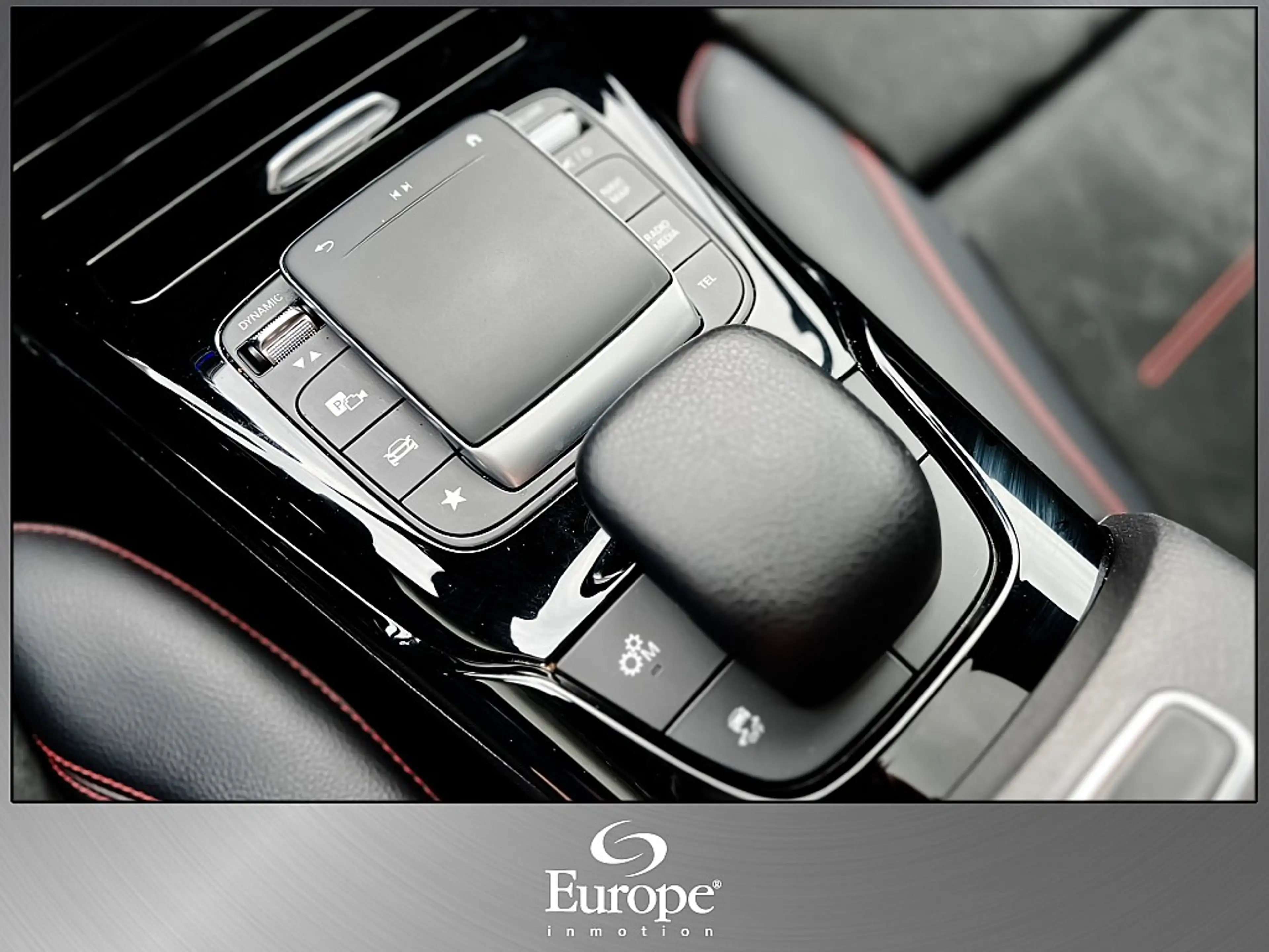 Mercedes-Benz A 35 AMG Limousine 4-Matic /Pano/LED/MBUX/Navi/ — photo 12