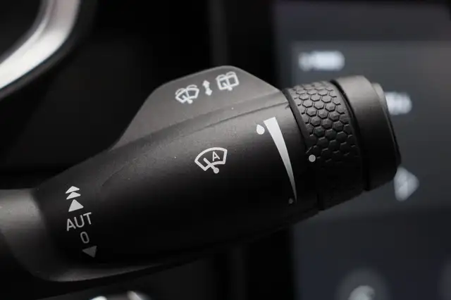Lynk & Co 01 view 30
