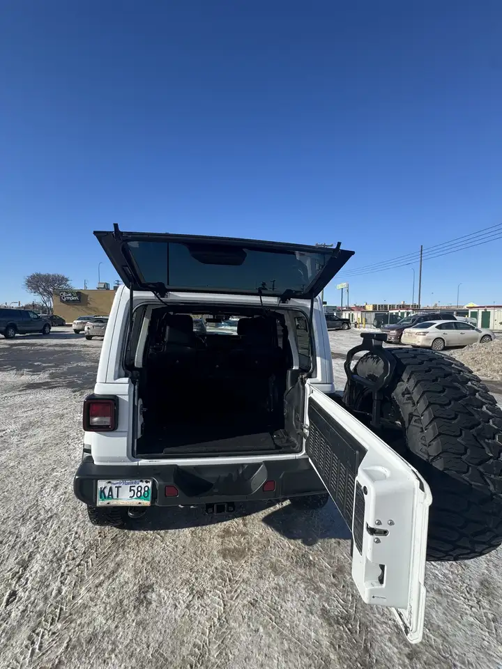 Jeep Wrangler снимка Jeep Wrangler