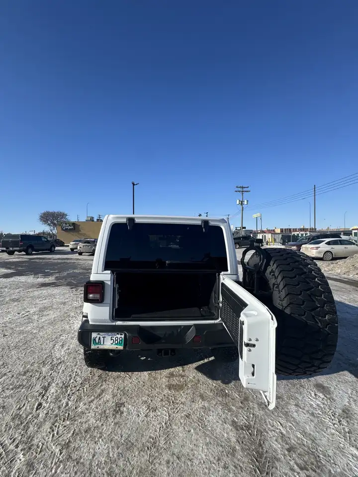Jeep Wrangler снимка Jeep Wrangler