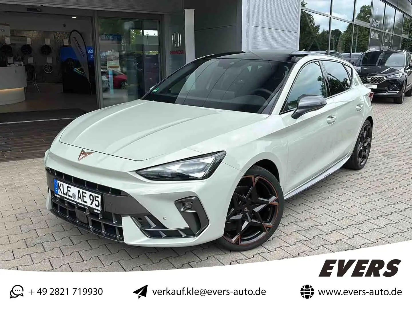 CUPRA Leon 1.5 eTSI DSG NAVI SENHEISER PANORAMA Beige - 1