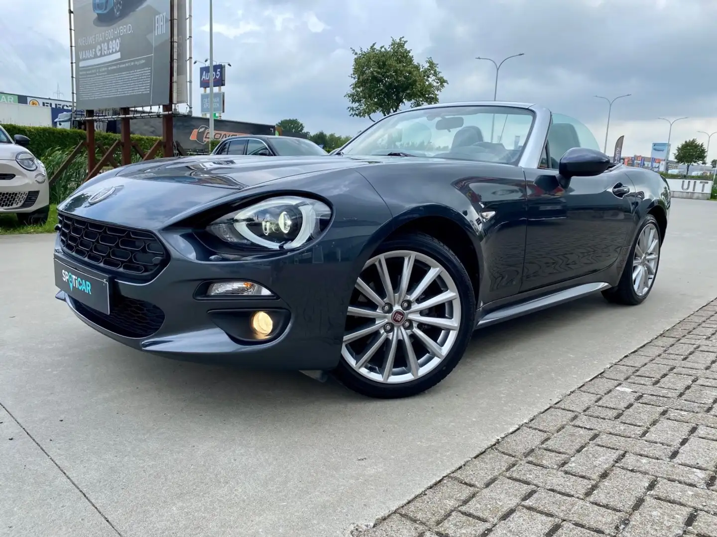Fiat 124 Spider Lusso Gris - 1